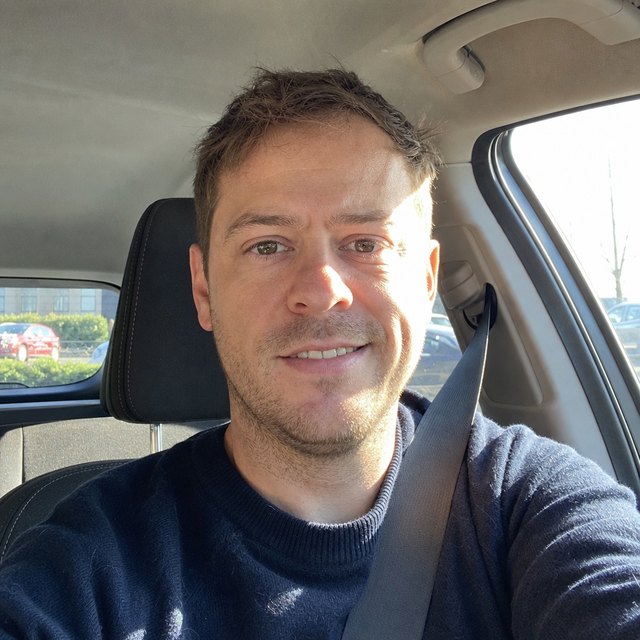Ausgangsfoto: Auto, Sonne von der Seite, Gurt im Bild